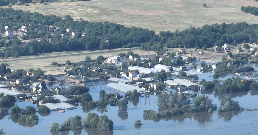 Співачка NAVKA показала кадри затоплення села Кринки біля зруйнованої Каховської ГЕС