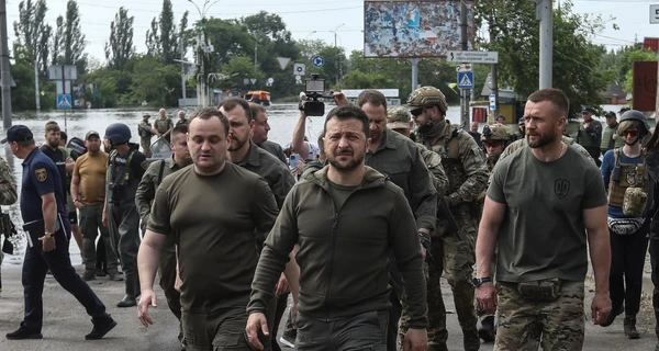 Зеленский приехал на затопленную Херсонщину