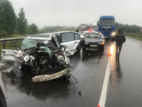 На трасі Київ - Чоп зіткнулися п'ять автомобілів, є загиблі та травмовані