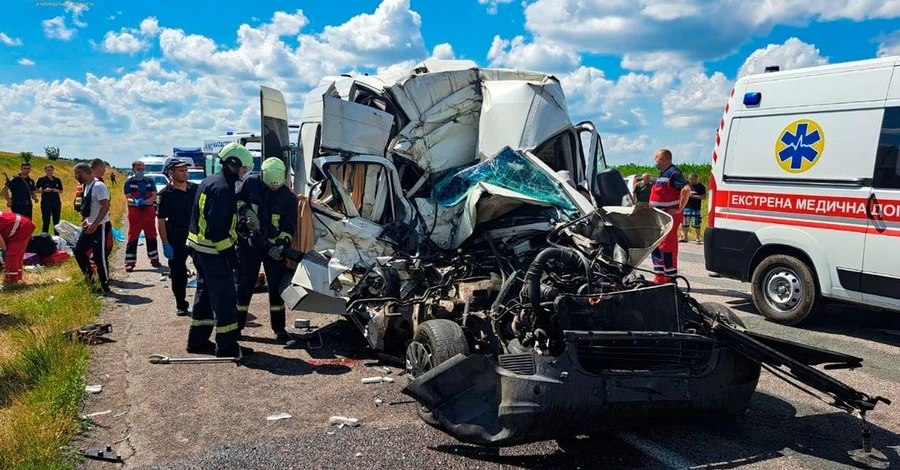 В Черкасской области в ДТП погибли 4 человека, еще 6 - ранены