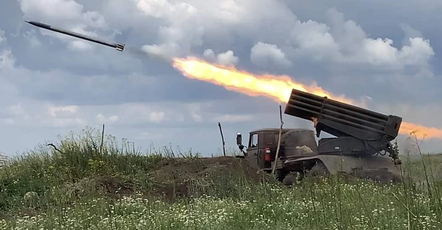 Генштаб: ЗСУ вразили шість районів скупчення окупантів та три склади боєприпасів 