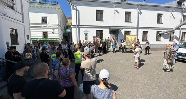 В Киево-Печерской лавре снова противостояние — комиссия пришла опечатывать еще пять корпусов