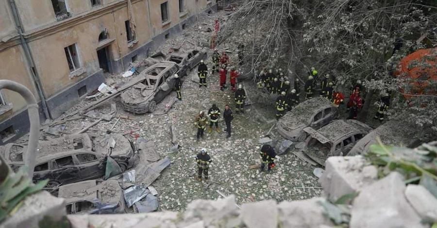 У Львові оголошена дводенна жалоба за загиблими під час ракетного удару РФ