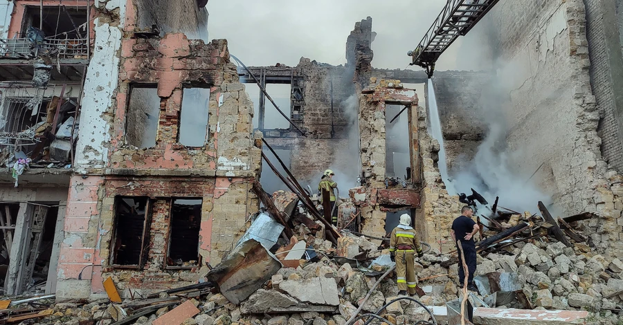 З-під завалів будинку в Миколаєві дістали тіла подружжя (оновлено)