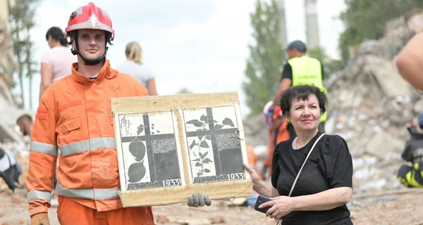 В Сумах из-под завалов спасли часть экспонатов выставки Николая Бондаренко о Голодоморе