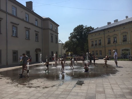 Погода 6 серпня: синоптики попереджають про аномальну спеку, а на заході оголосили штормове попередження