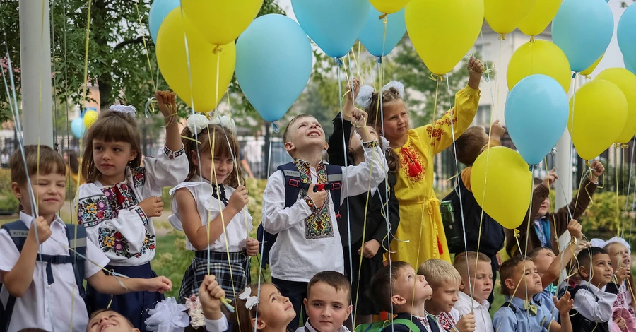 Украинские школьники за границей будут учиться по новой 