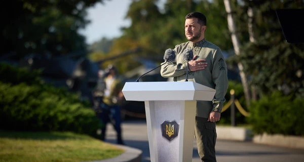 В присутствии президента возле 