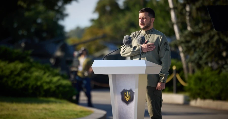 В присутствии президента возле 