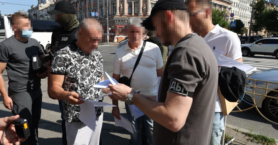 Арахамія заявив, що українців, які виїхали за кордон з фальшивими довідками, можуть екстрадувати