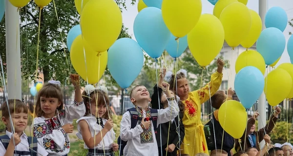 Букеты на 1 сентября: подсолнухи - от 300 гривен, астры у бабушек - за 120