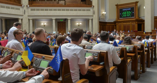 Верховная Рада вернула декларирование, но провалила открытие публичного реестра