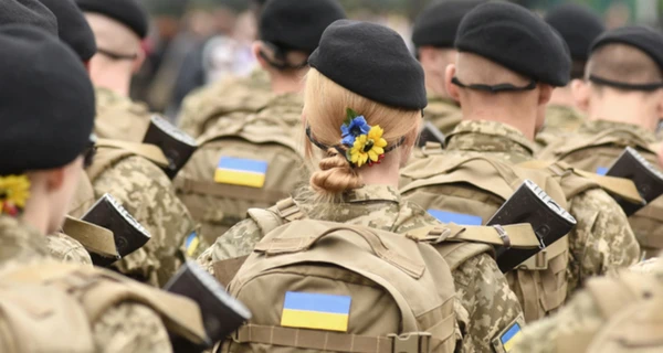 С 1 октября ограничат выезд военнообязанным женщинам с медицинским и фармацевтическим образованием 