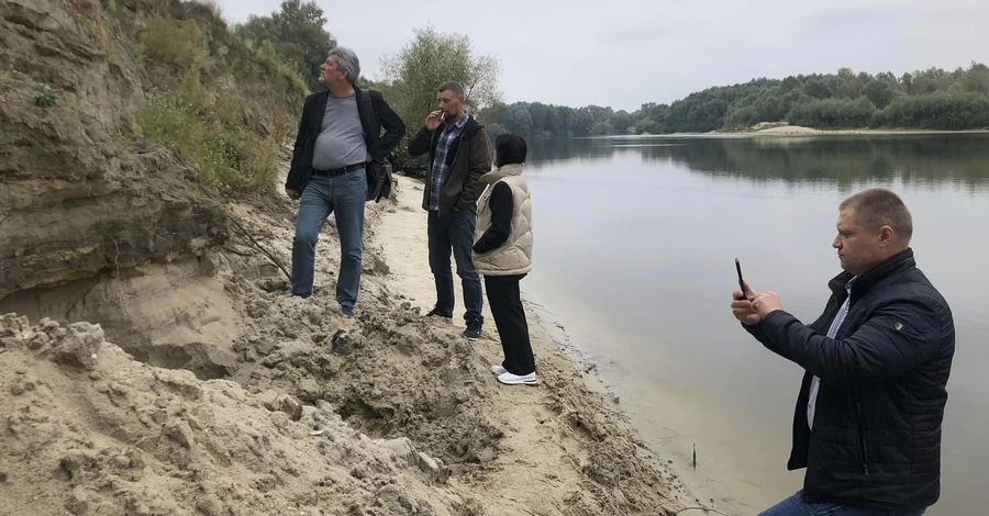 Невідомі вкрали частину старовинного човна, знайденого біля Чернігова