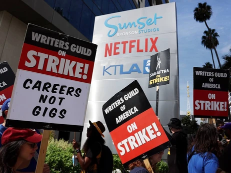Голлівудські сценаристи досягли попередньої угоди з кіностудіями після п'яти місяців страйку 