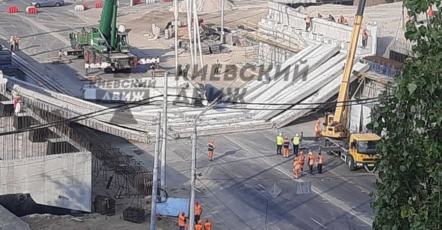 У КМДА прокоментували обвал Дегтярівського мосту на Шулявці під час ремонту