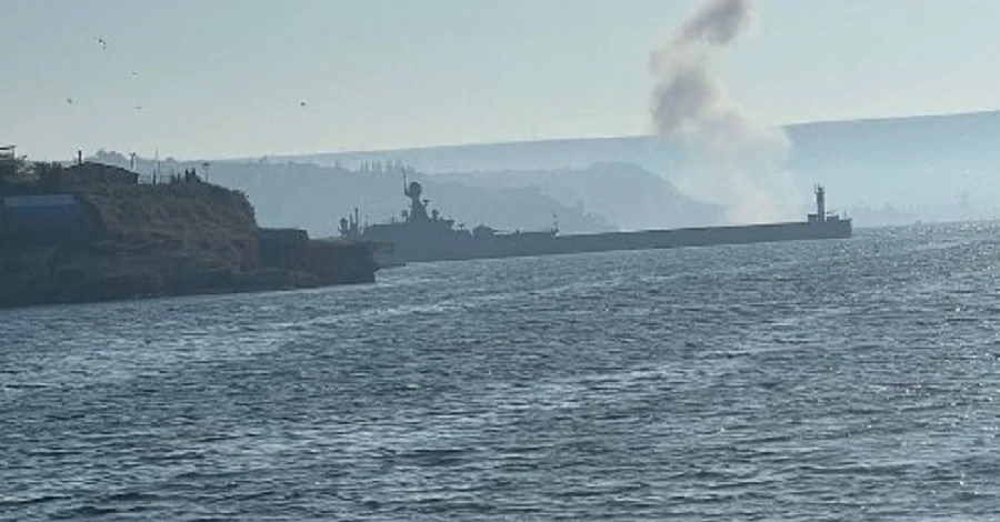 У Севастополі пролунало декілька вибухів, окупаційна «влада» заявила про «підводну» атаку