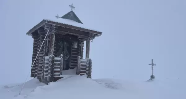 В Карпатах 6 градусов мороза и выпал снег