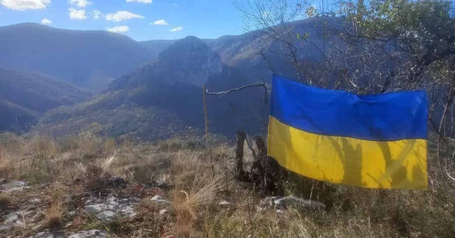 Активісти підняли в окупованому Криму прапор України 