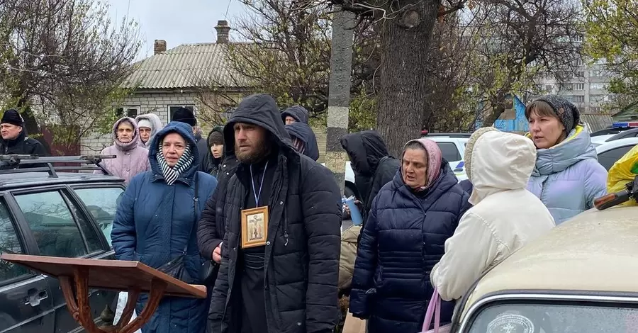 В монастыре Черкасс, который не захотели покидать представители УПЦ МП, произошла потасовка 