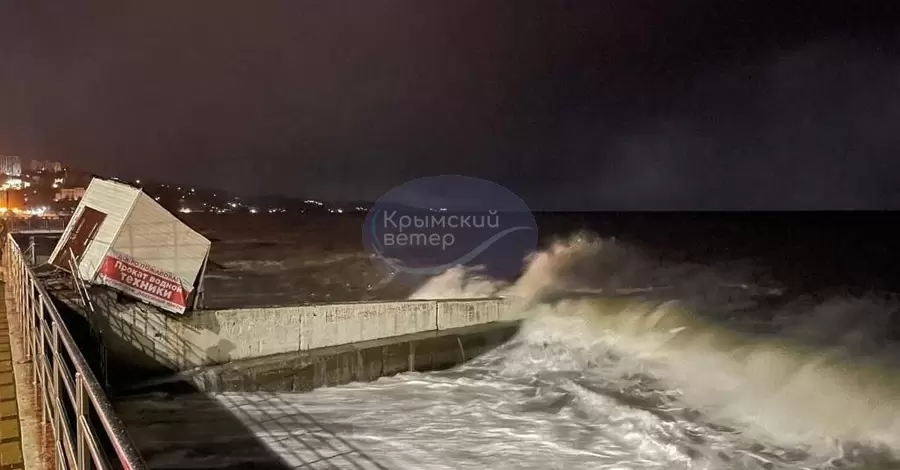 Шторм в Крыму оставил без света полмиллиона человек - почти четверть полуострова