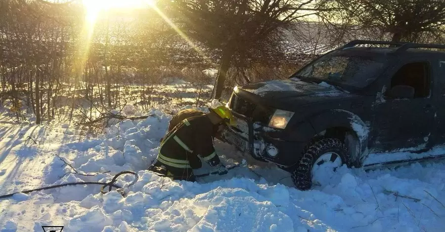 Число погибших из-за непогоды в Украине возросло до 12 человек