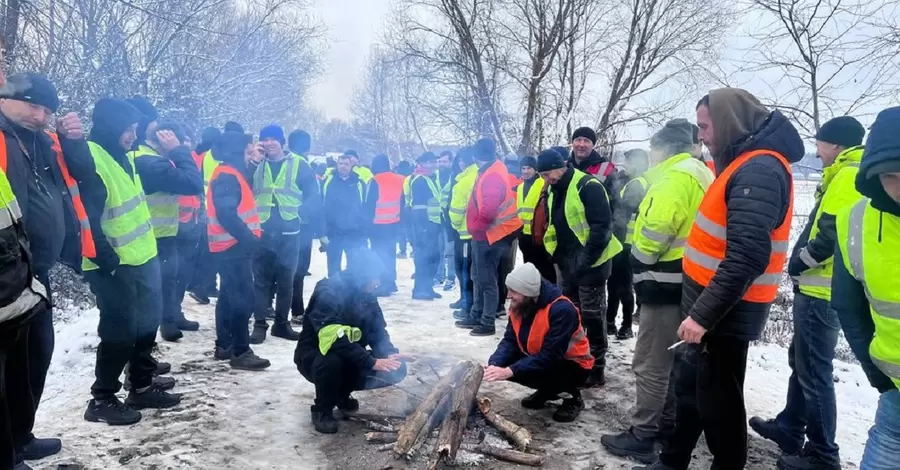 Украинские водители начали голодовку из-за блокирования польскими перевозчиками границы