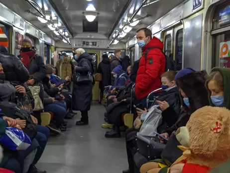 Човниковий рух між закритими станціями метро запустять з 13 грудня 