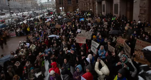 Киевсовет на фоне акции протеста принял бюджет города, на ВСУ выделили 1%