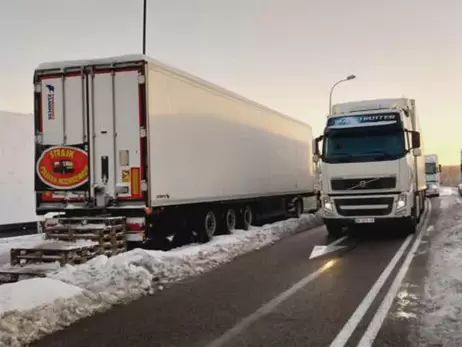 Польские перевозчики через суд добились разрешения опять заблокировать границу