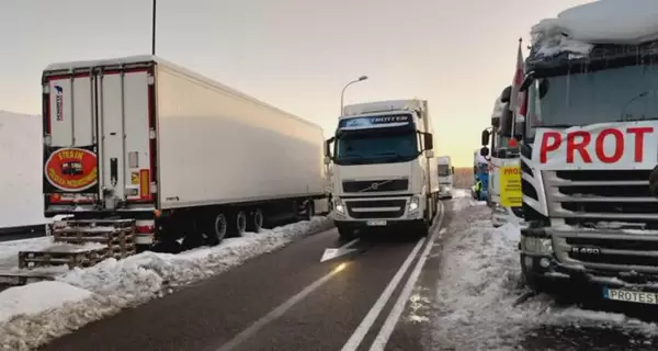 Польща заявила, що протест перевізників на кордоні з Україною є 