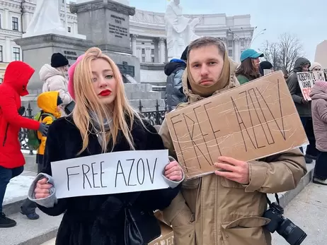 Лідерка гурту Vivienne Mort вийшла на акцію Free Azov у Києві