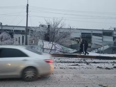 Торговый центр в Кривом Роге поврежден в результате ракетного удара, погибла женщина