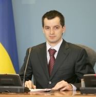 Секретариат Ющенко обвинил Тимошенко в краже 460 гривен у пенсионеров 