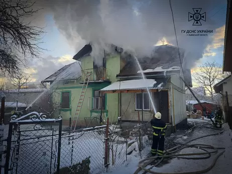 На Львівщині у пожежі загинули дідусь та його дворічна онука