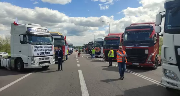 Польські фермери у п'ятницю відновлять страйки на кордоні з Україною