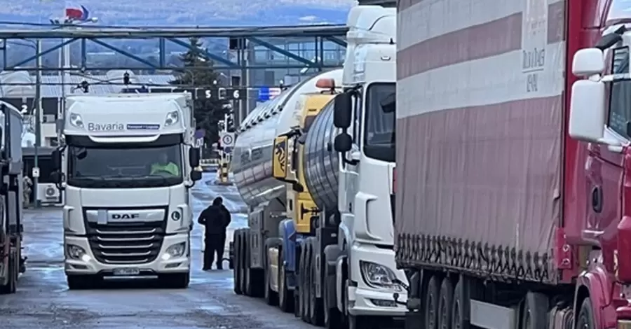 Из-за протестов польских фермеров затруднено движение в трех пунктах пропуска на границе