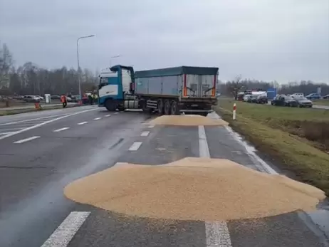 У Польщі поки що не затримували протестувальників, які висипали українське зерно