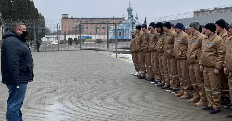 В армію із судимістю. 7 актуальних питань