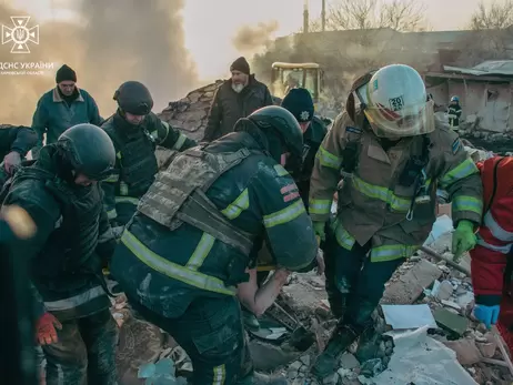 У Куп'янську завершили розбирати завали після влучання російських авіабомб, двоє людей загинули