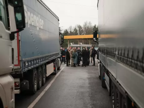 У Польщі повідомили про підозру фермера, який вивісив плакат із проросійськими гаслами