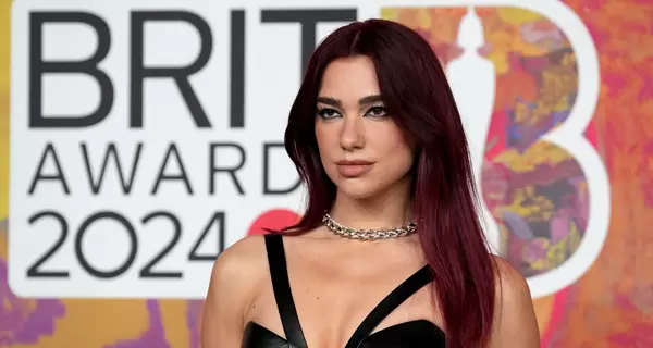 Наряды звезд на Brit Awards: Дуа Липа в Versace, Кайли Миноуг в Alexandre Vauthier