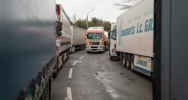 На українсько-польському кордоні не було випадків блокування військових вантажів чи гумдопомоги, - Шмигаль 