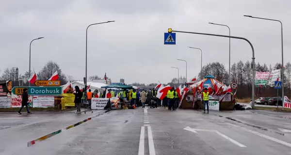 Поляки заблокировали движение грузовиков в пункте пропуска «Угринов»