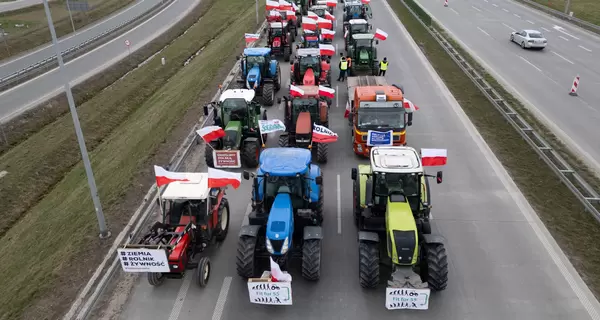 Польські фермери повністю перекрили рух вантажівок з України на чотирьох напрямках