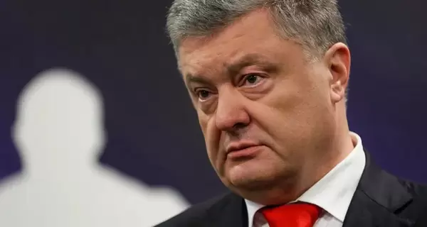 Військовий в соцмережі звинуватив Порошенко, що той шантажував уряд, щоб виїхати за кордон