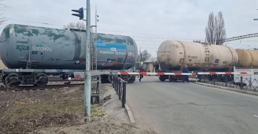 В Борисполе сошла с колеи цистерна с горючим