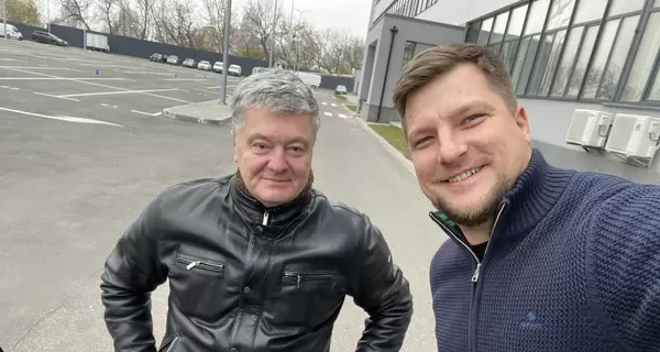 Порошенко продемонстрував у TikTok, як катається на мотоциклі, та розказав, що українці «багато чого про нього не знають»