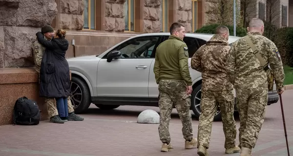 На прохання Сирського із урядового законопроєкту виключили пункт про демобілізацію, - ЗМІ