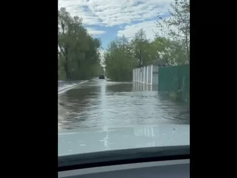 В Киевской области вода перелилась через дамбу в районе шлюзов